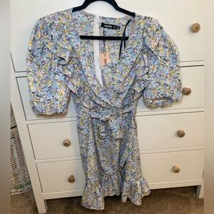 NWT MISSGUIDED Ruffle Floral Puff Sleeve Dress